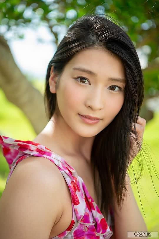 本庄玲_独家曝光甜美偶像大尺度写真泄密74张珍藏