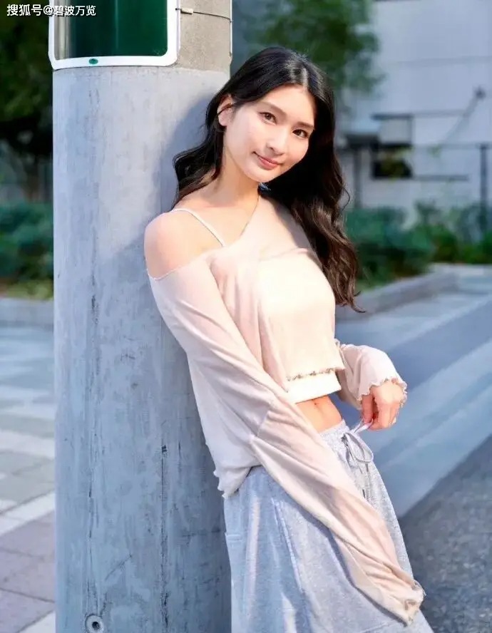 本庄玲_独家曝光甜美偶像大尺度写真泄密74张珍藏