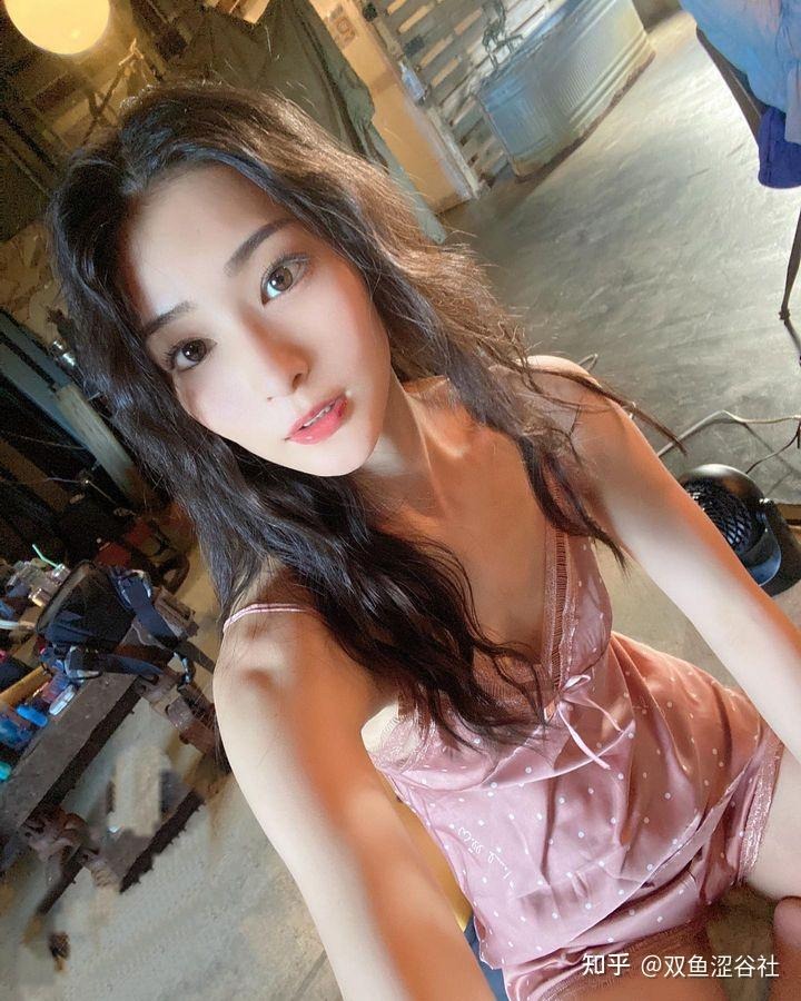 本庄玲_独家曝光甜美偶像大尺度写真泄密74张珍藏