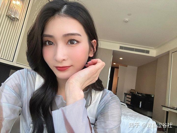 本庄玲_独家曝光甜美偶像大尺度写真泄密74张珍藏