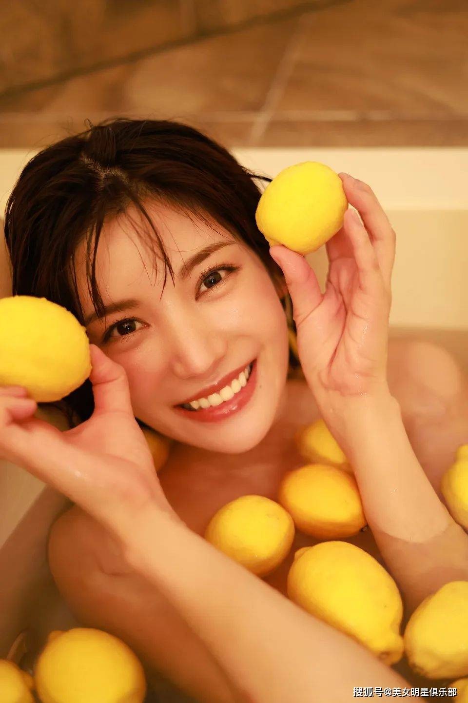 田中柠檬_清新女神沦陷私密写真曝光44张