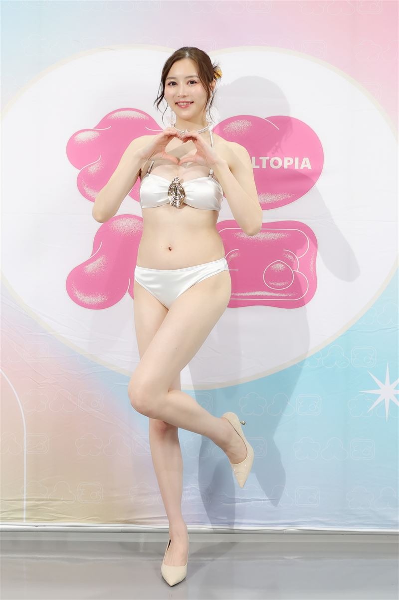 白峰美羽_知性女神大尺度写真遭泄密72张