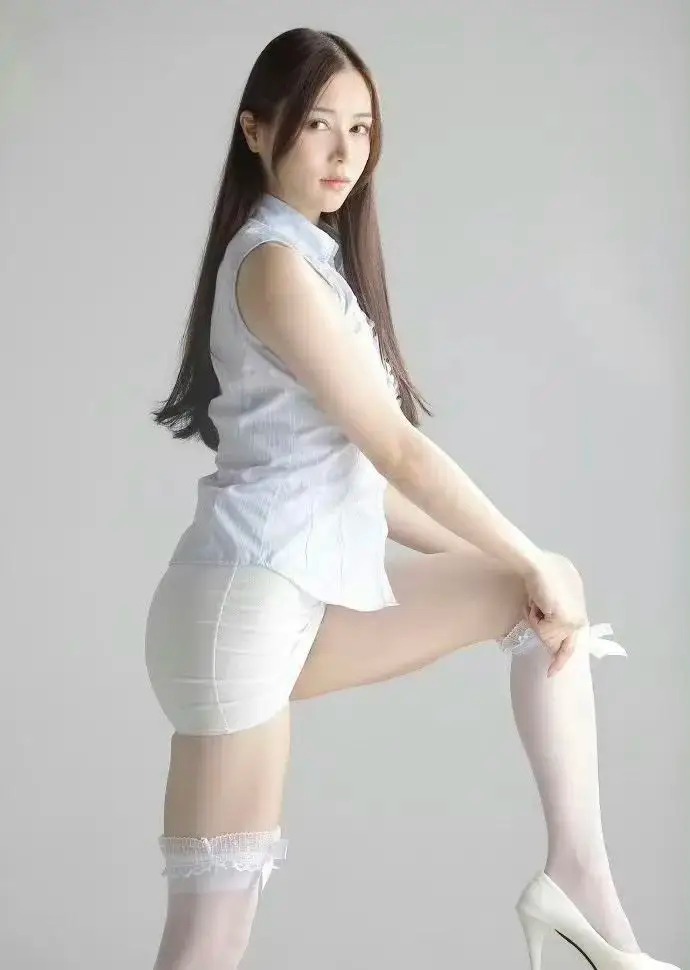白峰美羽_知性女神大尺度写真遭泄密72张