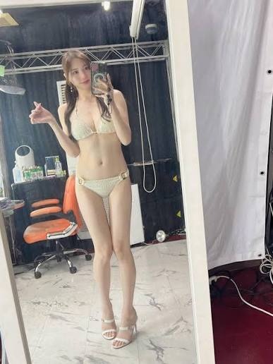 白峰美羽_知性女神大尺度写真遭泄密72张