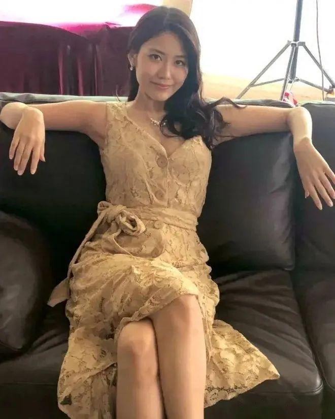 神宫寺奈绪_熟女天花板私密写真外泄69张