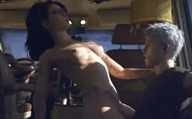 颠簸货车内的狂热机械师与魔剑士的深夜时速